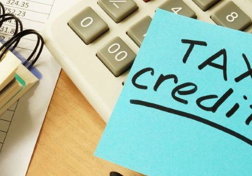 post it note with words tax credits_shutterstock_667165351 845x345